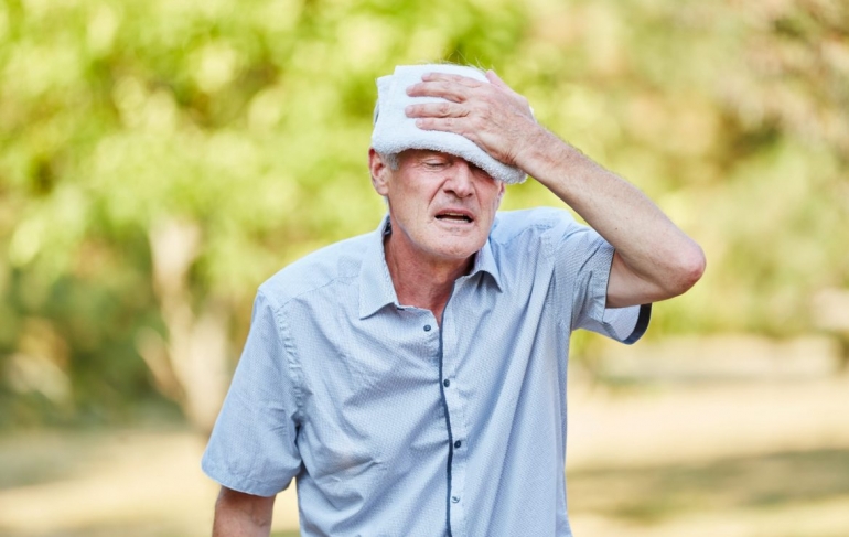 Utjecaj vrućina na zdravlje starijih osoba. Izvor: homecarebyseniors.com.