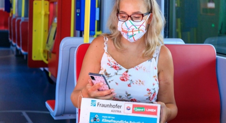 Putnici u bečkim tramvajima kao dostavljači paketa