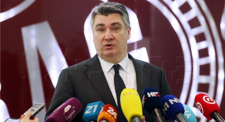 Milanović pozdravio namjeru nagrađenih učenika da u Hrvatskoj pridonesu znanosti