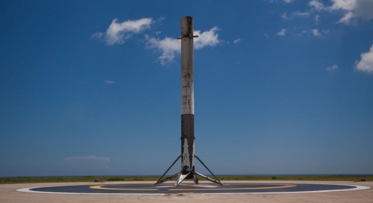Povijesna raketa SpaceX-a prevrnula se na brodu-platformi pri povratku na Floridu