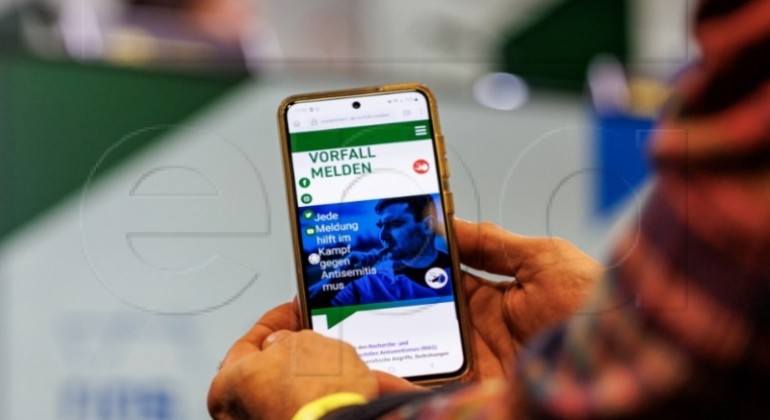 Korištenje privatnog telefona na poslu može ublažiti stres, pokazuju istraživanja