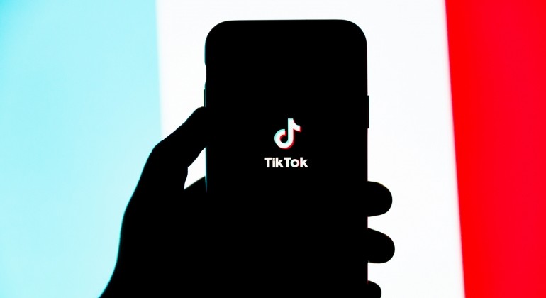 Čudovišta, vampiri i asteroidi: Teorije zavjere stvorene AI-om preplavile TikTok