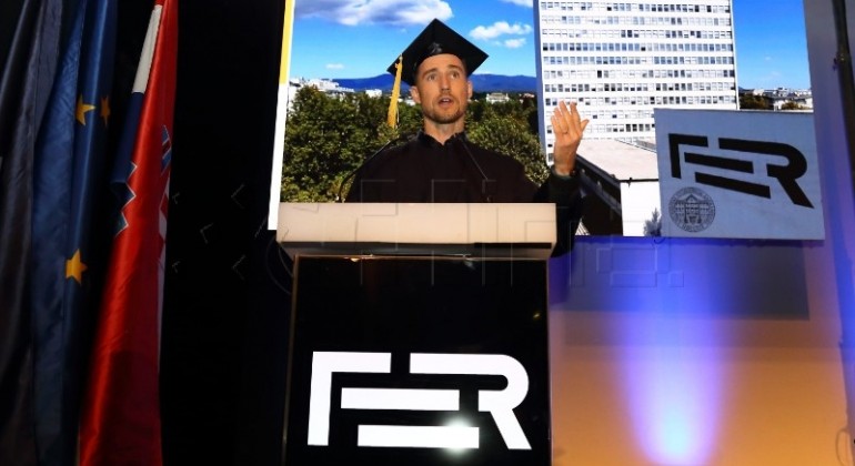 FER-ov tim proslavio pobjedu na natjecanju robotičara u Abu Dhabiju