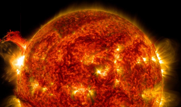 Slika solarne baklje koju je snimio NASA-in Sunčev Dinamički Opservatorij (Solar Dynamics Observatory), 2. listopada 2014.