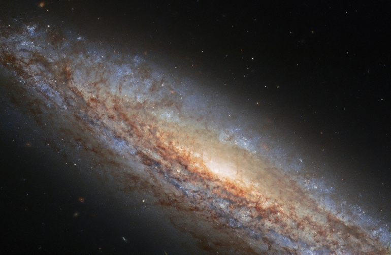 Galaksija NGC 4666 viđena NASA/ESA-inim svemirskim teleskopom Hubble.