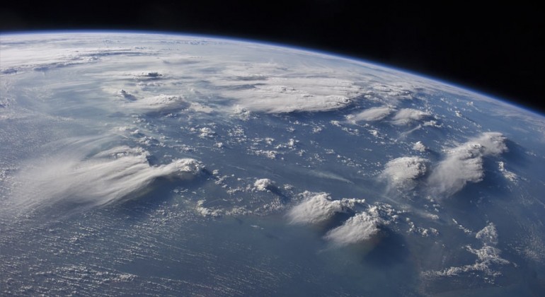 Kako snažne oluje potiskuju vodu visoko u atmosferu