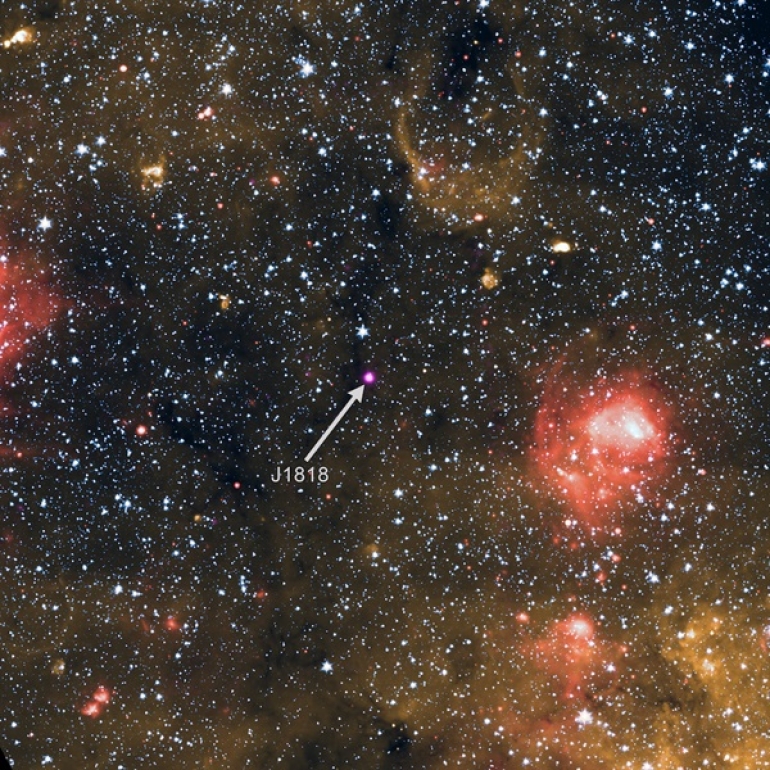Magnetar J1818.0-1607 može se vidjeti na ovoj kompozitnoj slici. X-zrake iz Chandre otkrivaju objekt i podaci iz svemirskog teleskopa Spitzer i Wide-Field Infrared Survey Explorer snimljeni prije otkrića pokazuju široko vidno polje. Izvor: RTG: NASA/CXC/Sveučilište Zapadne Virginije/H. Blumer; Infracrveni (Spitzer i Wise): NASA/JPL-CalTech/Spitzer