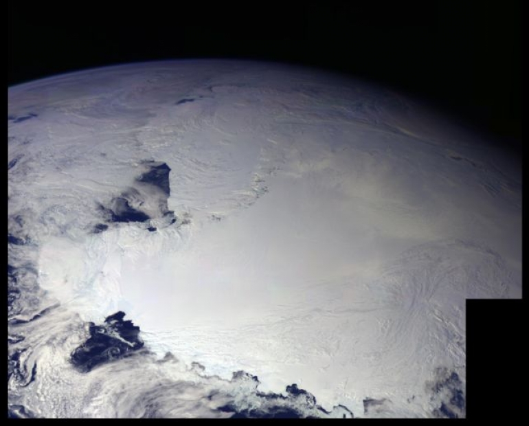 Antarktiku snimljenu iz svemira NASA-inim Galileo Orbiterom 1990. ( NASA/JPL )